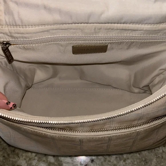 Chanel - Picture 6 of 9